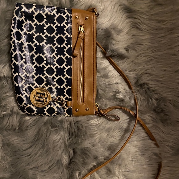 Tommy Hilfiger cross body bag - Picture 1 of 4